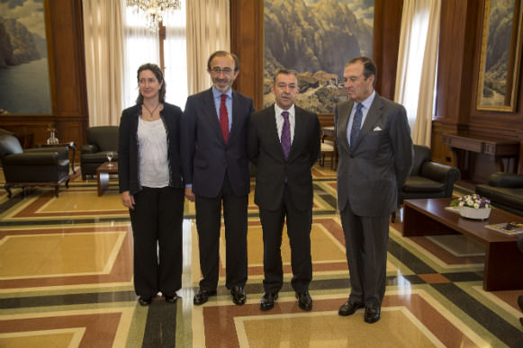 El Gobierno de Canarias y la Fundación Coca-Cola acuerdan difundir las obras de artistas isleños contemporáneos fuera del Archipiélago