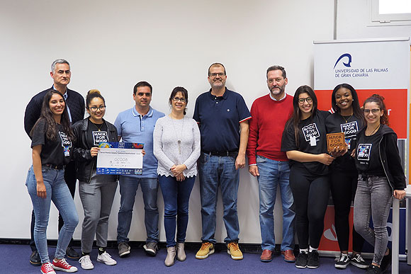 El equipo «Los terratoroides» GC002, y su plataforma aérea para detectar y dar respuesta a emergencias humanitarias, se alza con el primer premio de HackForGood Canarias 2019 // CanariasCreativa.com