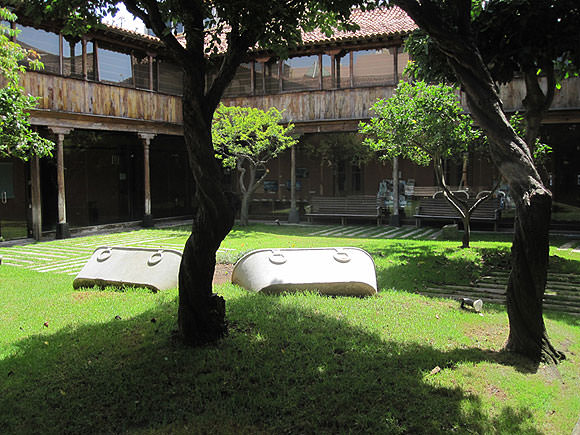 Nuevos significados para un patio de biblioteca