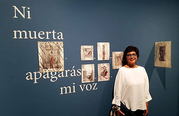 Paqui Martín pone imagen a los microrrelatos de 65 autoras canarias contra la violencia de género, en la Casa de Colón